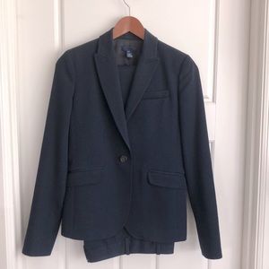 Navy blue JCrew pant suit. Fully lined 100% wool. Like new size 2Tall